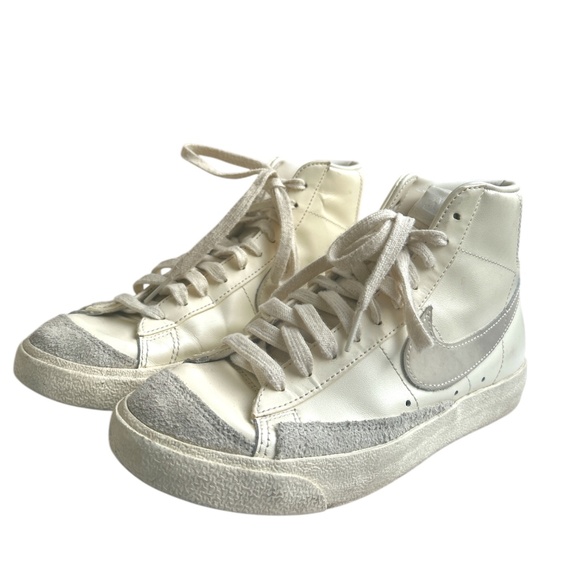 Women’s Nike Blazers Cream Size 8 - Picture 2 of 5